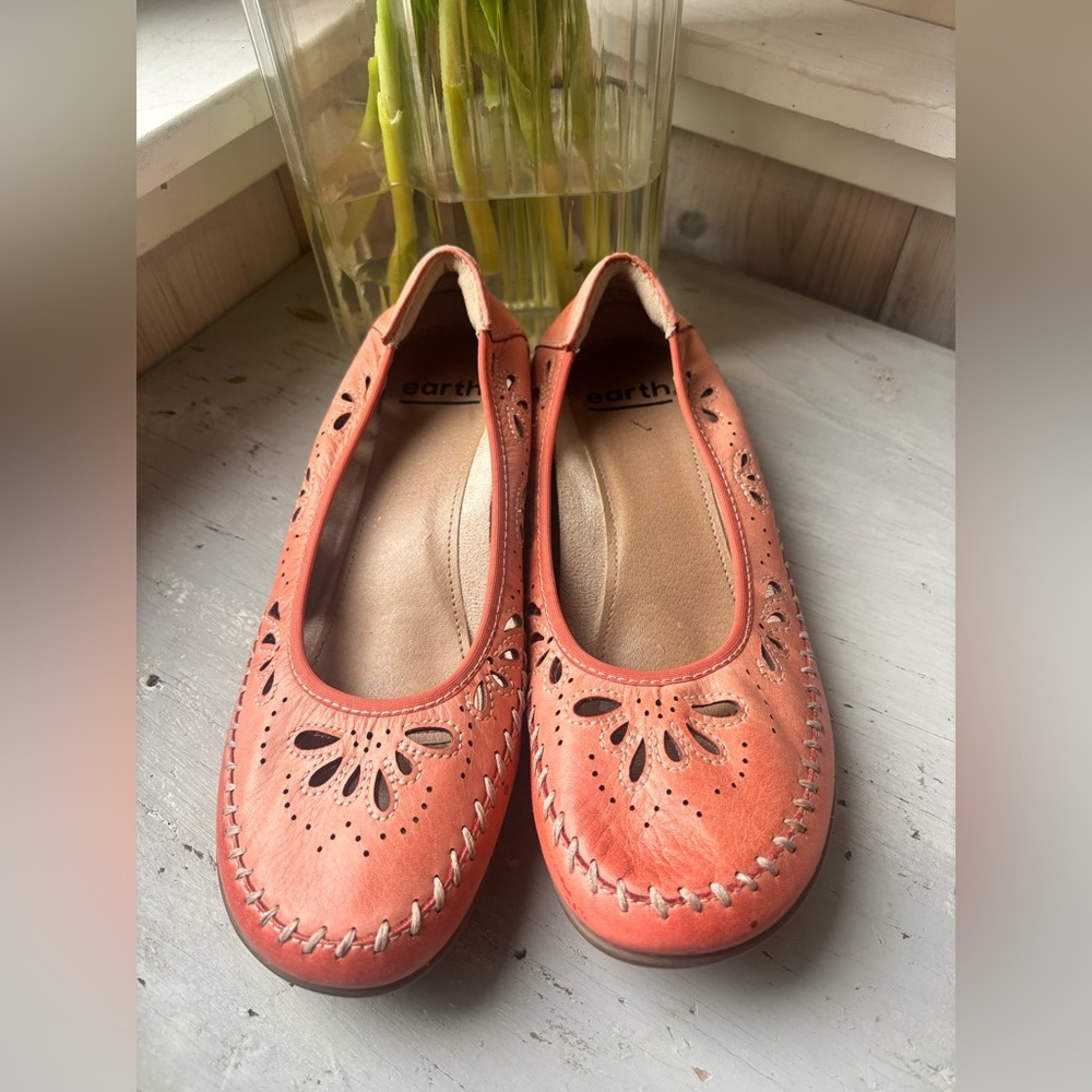 EARTH | AZZA leather walking on a cloud flat | size 7 - Picture 2 of 3